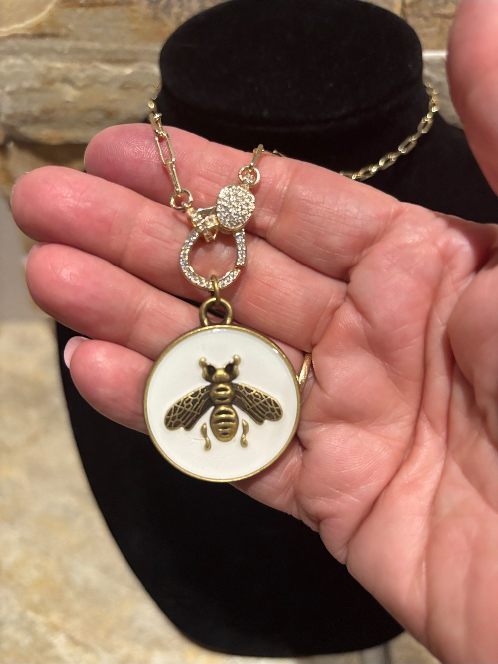 Gold plated Necklace with GG bee pendant - Picture 2 of 6